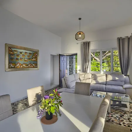 Scoglio Villa *
